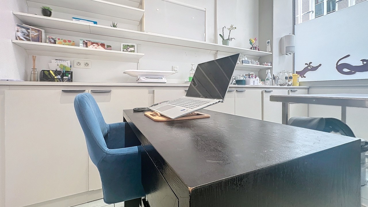 Bureau de la première salle de consultation